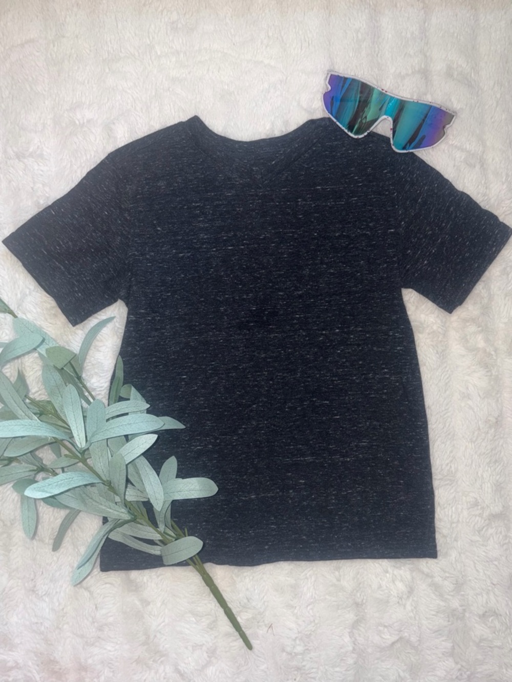 Cat & Jack Speckled V-Neck T-Shirt – Size XS (4/5)
